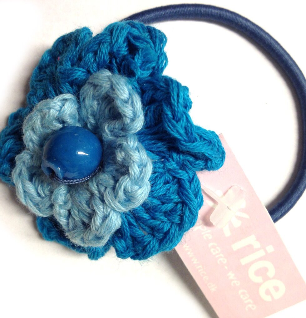 Hårsnodd Blomma Blå/Turkos/Blå från Rice med pärldetalj