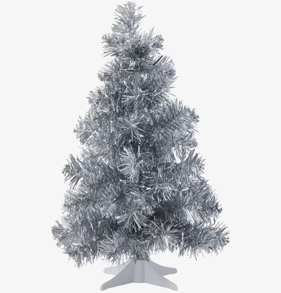 Julgran Silver från Rice med skimrande silverfärgade grenar