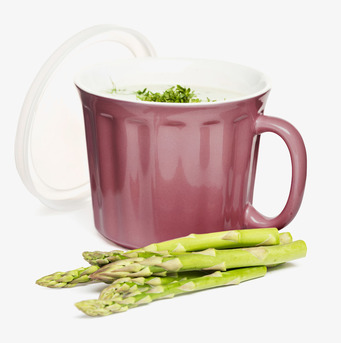 Soppmugg Rosa från Sagaform fylld med grön soppa och dill