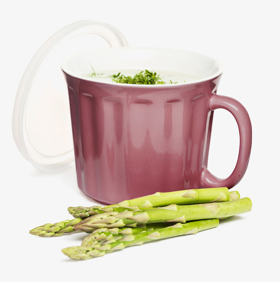 Soppmugg Rosa från Sagaform fylld med grön soppa och dill