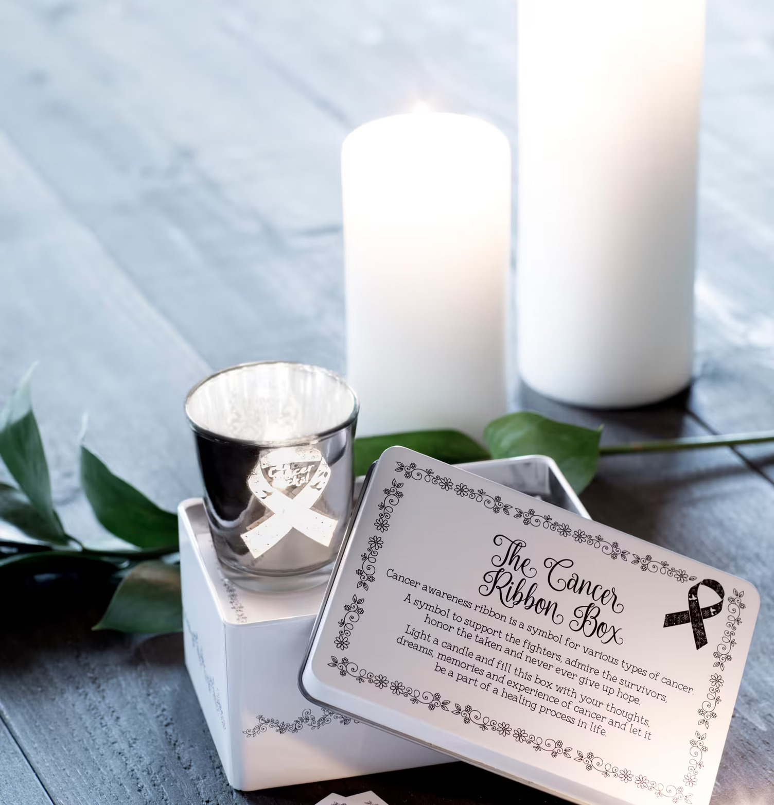 Cancer Ribbon Box Inkl Ljuslykta från Majas Cottage på bord