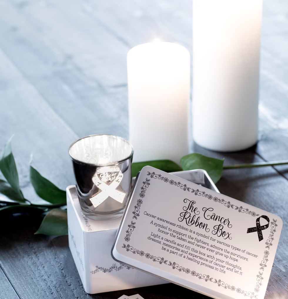 Cancer Ribbon Box Inkl Ljuslykta från Majas Cottage på bord