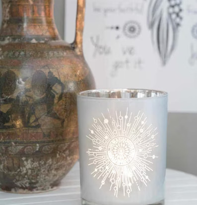 Shining Star Vit - Majas Cottage ljuslykta på ribbad yta