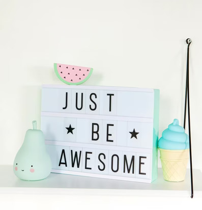 Lightbox Mint A4 från A Little Lovely Company med dekorationer