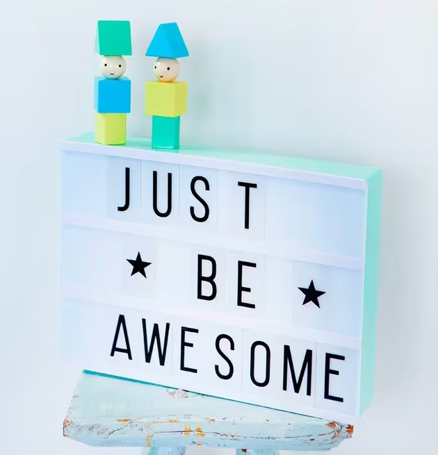 Lightbox Mint A4 från A Little Lovely Company på vit pall