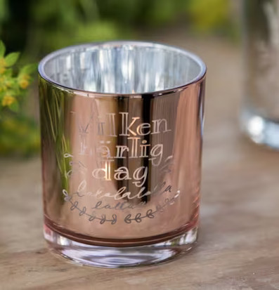 Vilken Härlig Dag Rosé - Majas Cottage i trädgårdsmiljö