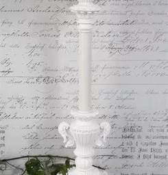 Lampfot Ida Vit från Silkflower med antik vit design