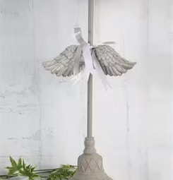 Lampfot Vingar Grå från Silkflower med detaljerade vingar