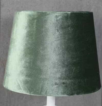 Lampskärm Sammet Grön från Silkflower på neutral bakgrund