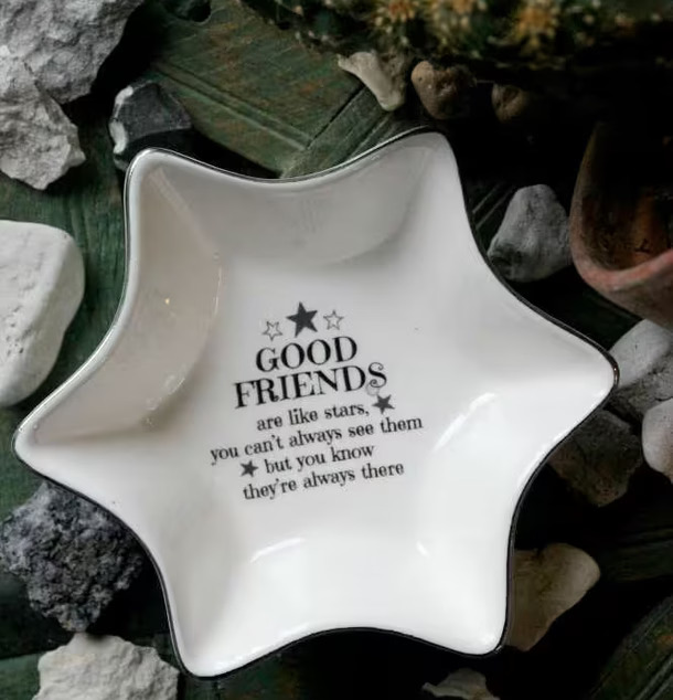 Skål Stjärna Good Friends från Majas Cottage i naturmiljö