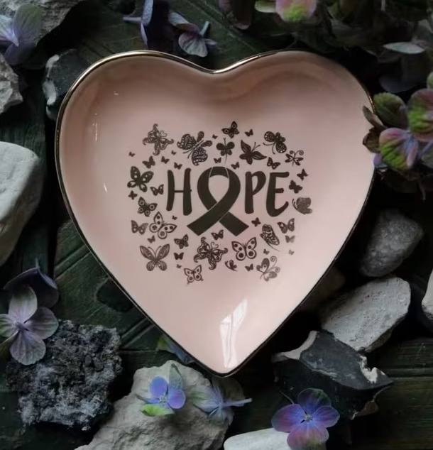 Fat Hjärta Hope från Majas Cottage med fjärilar och blommor