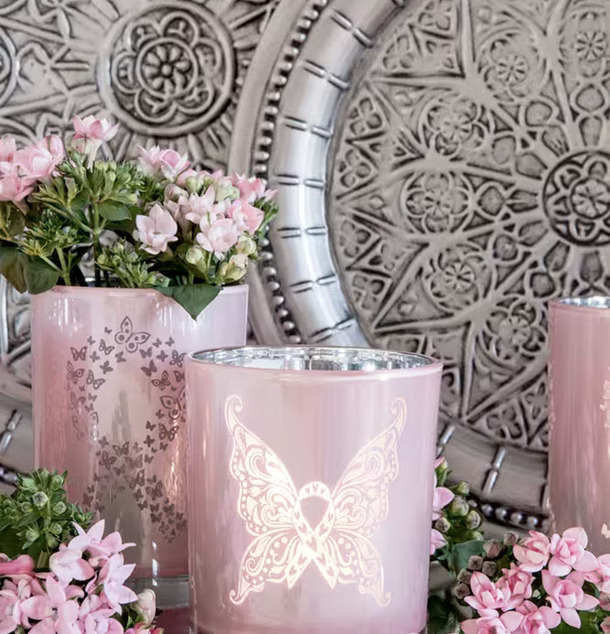 Butterfly - Majas Cottage ljuslykta i rosa med fjärilsmotiv