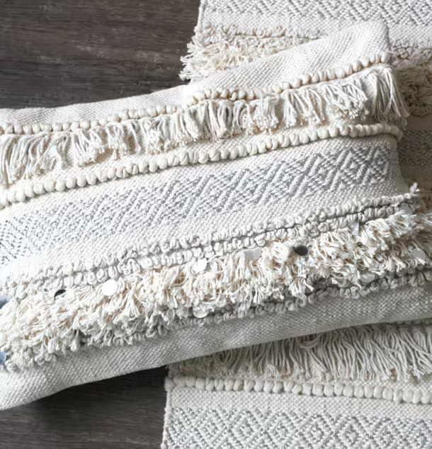 Boho Kudde Natur/Silver från Majas Cottage på trägolv