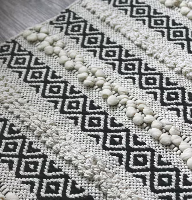 Boho Matta Svart/Natur från Majas Cottage med geometriskt mönster