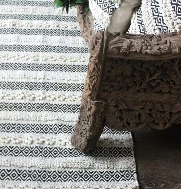 Boho Matta Svart/Natur från Majas Cottage under trästol