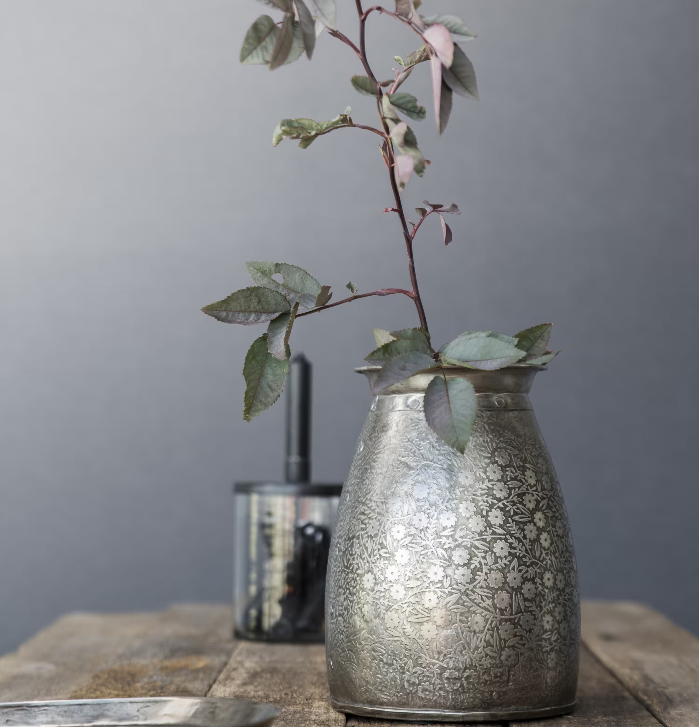 Ljusstake Glasburk från IB Laursen på ett rustikt träbord