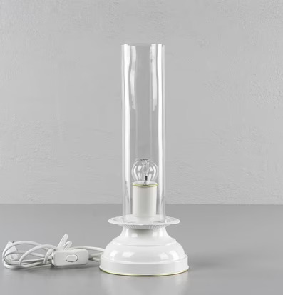 Lampa Vit/Guld från A Lot Decoration med vit metallfot