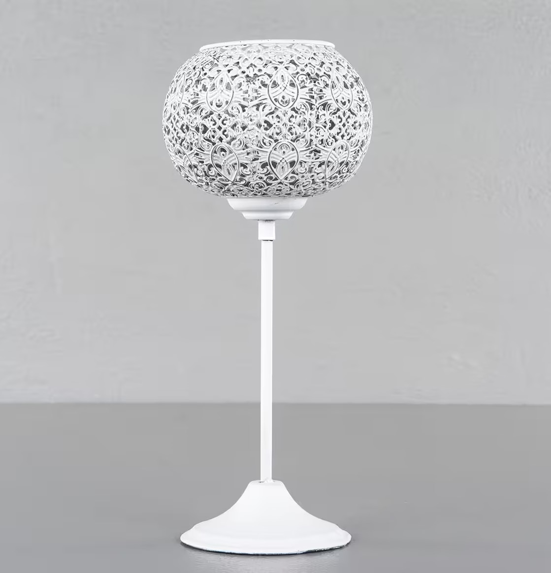 Ljuslykta Mellan Vit från A Lot Decoration med intrikat mönster