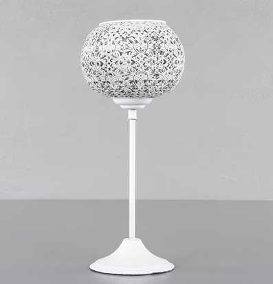 Ljuslykta Mellan Vit från A Lot Decoration med intrikat mönster