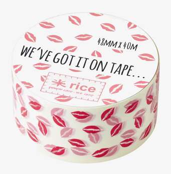 Tejp - Kiss Print från Rice med rött och rosa kyssmönster