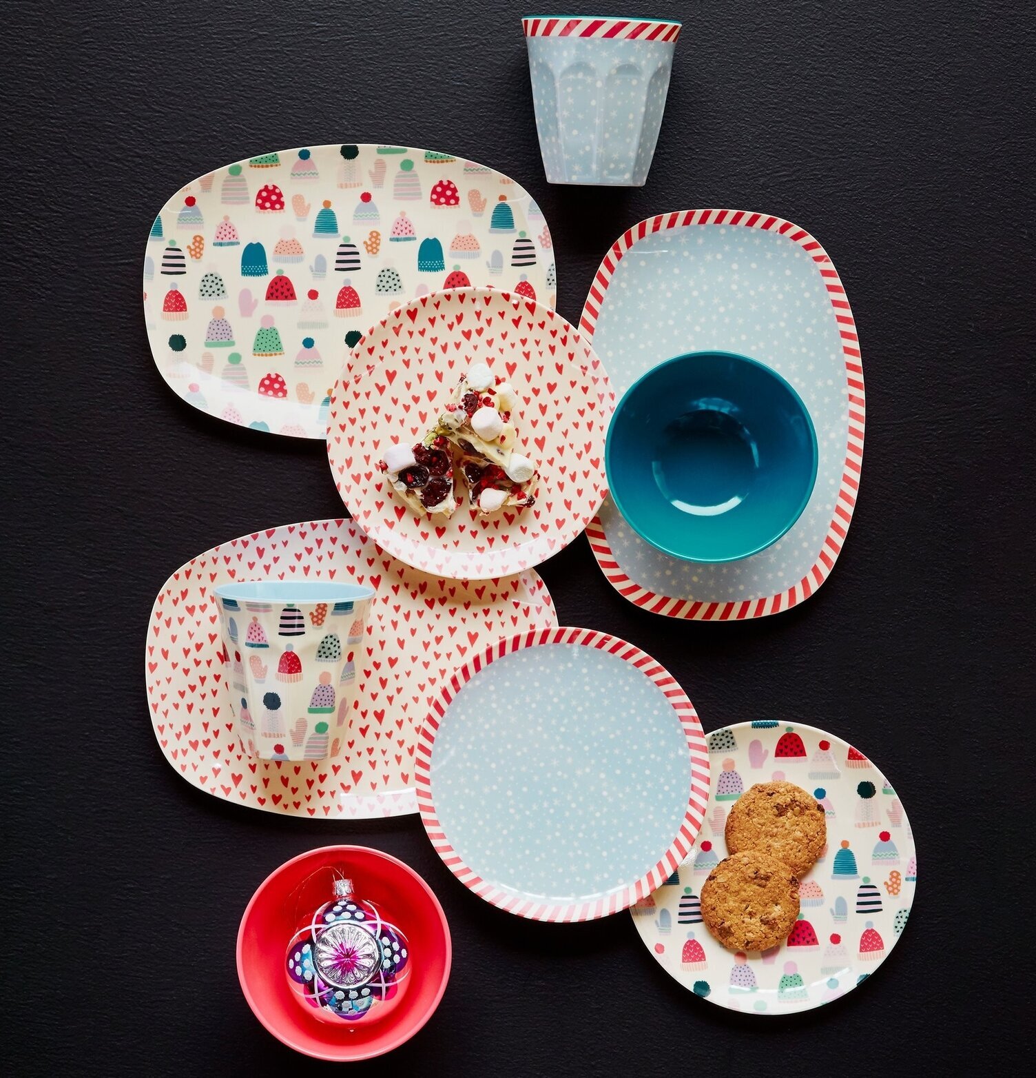 Liten Tallrik X-Mas Hjärtan från Rice med julmotiv