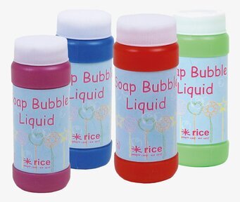 Såpbubblor från Rice i färgglada flaskor på vit bakgrund