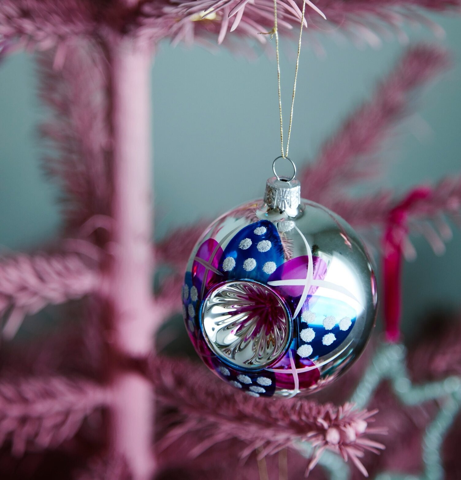 Julgranskula M Vintage Style från Rice på rosa julgran