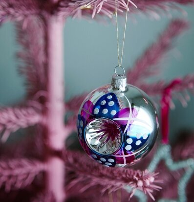 Julgranskula M Vintage Style från Rice på rosa julgran