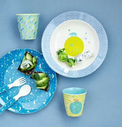 Barntallrik Universe Print från Rice med rymdmotiv och isbjörn