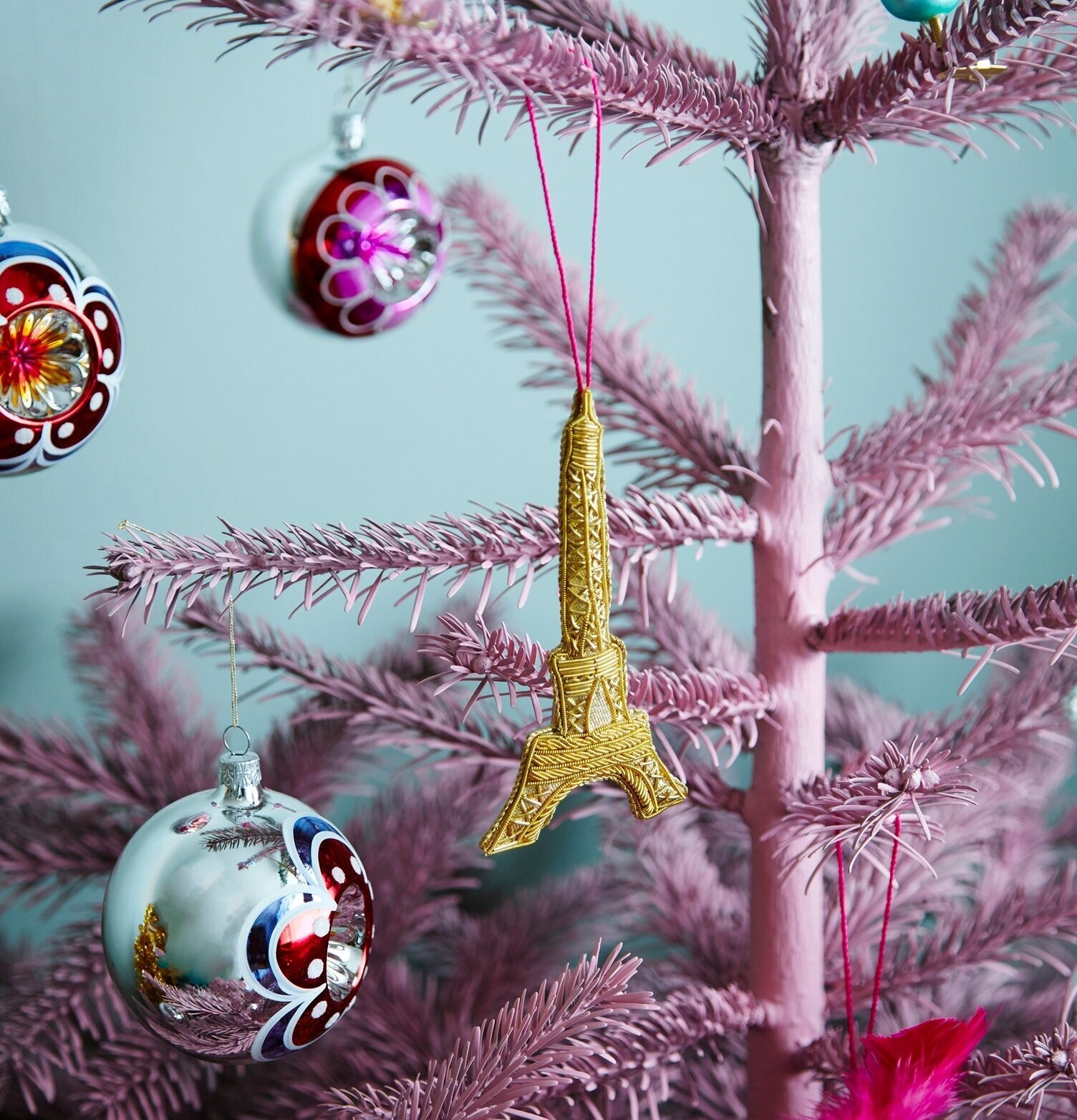 Julgranskula L Vintage Style från Rice hänger på rosa gran