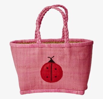 Raffiaväska Nyckelpiga Rosa från Rice med broderad nyckelpiga