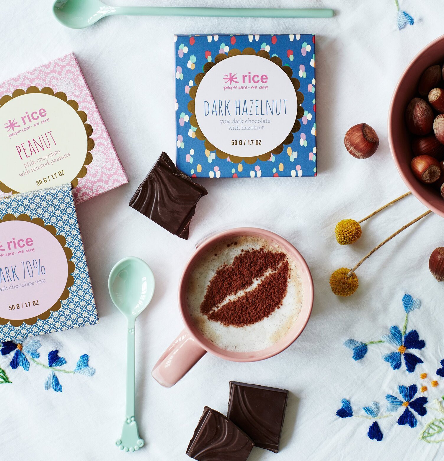 Chokladkaka - RICE från Rice med färgglada förpackningar