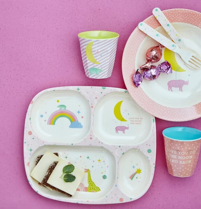 Bestickset Universe Print Rosa från Rice mot rosa bakgrund