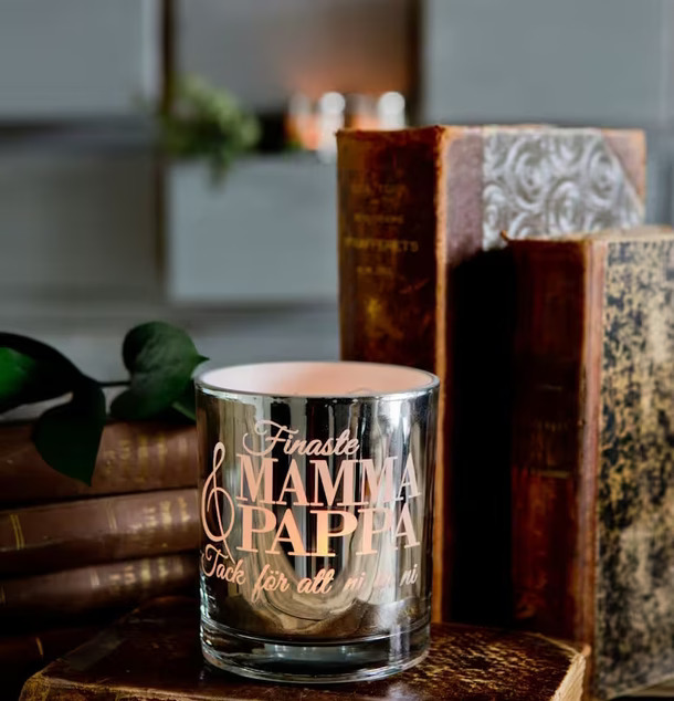 Ljuslykta Finaste Mamma & Pappa från Majas Cottage på böcker