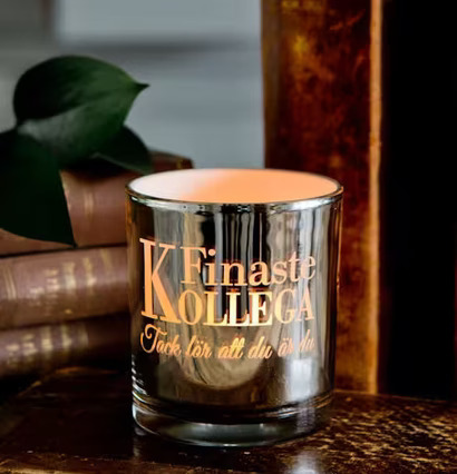 Ljus Finaste Kollega från Majas Cottage på antika böcker