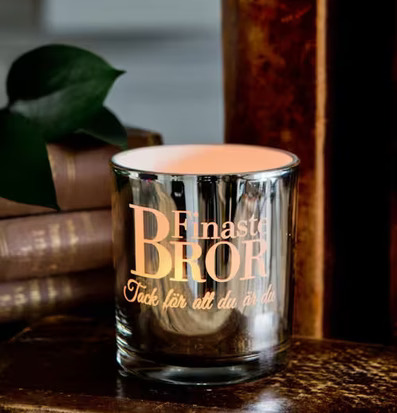 Finaste Bror-ljus från Majas Cottage med guldtext på glas