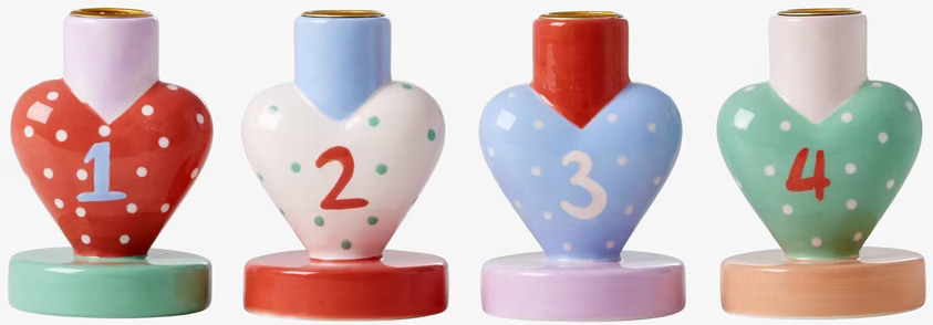 Ljusstake Advent Hjärtan från Rice i färgglada hjärtformer