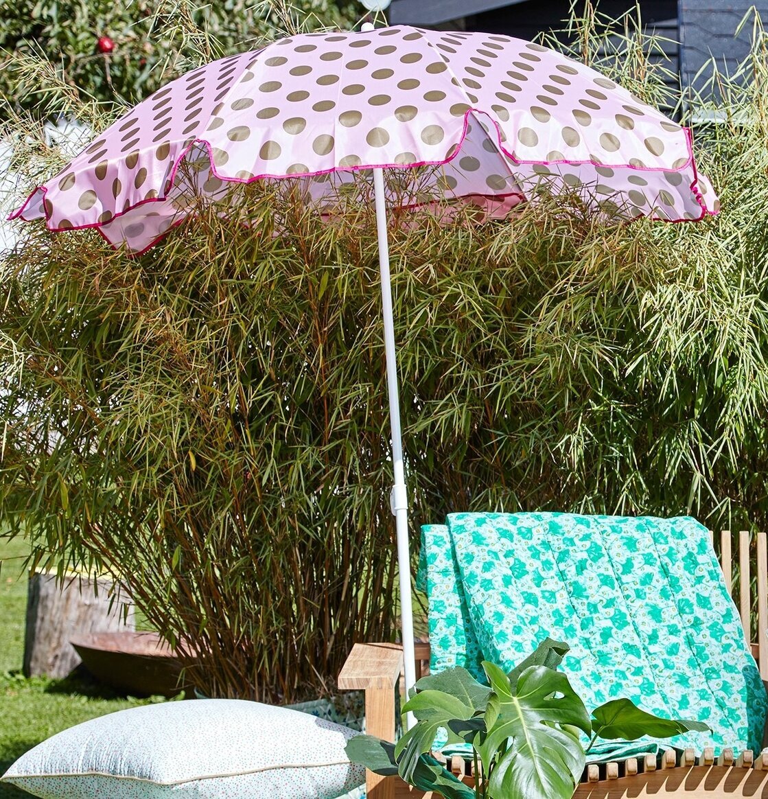 Rice Cotton Quilt Leaves & Flower Print på trädgårdsstol