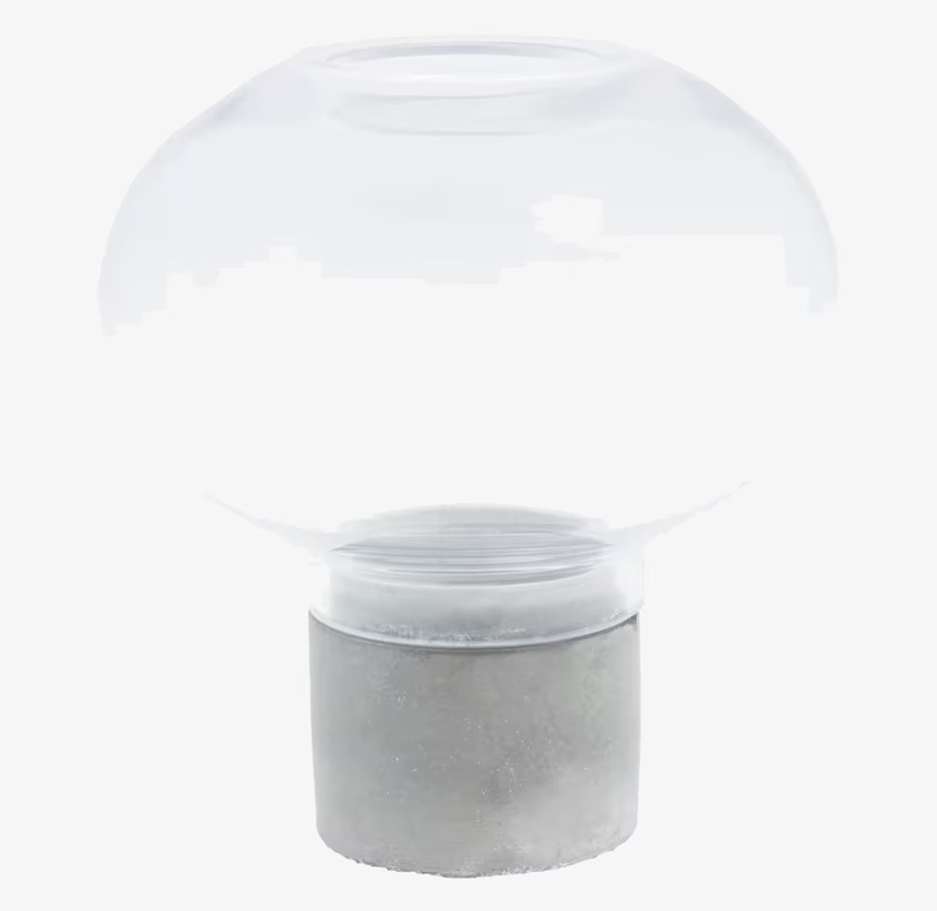 Edet Ljusstake Bullig från Storefactory med glas och betong