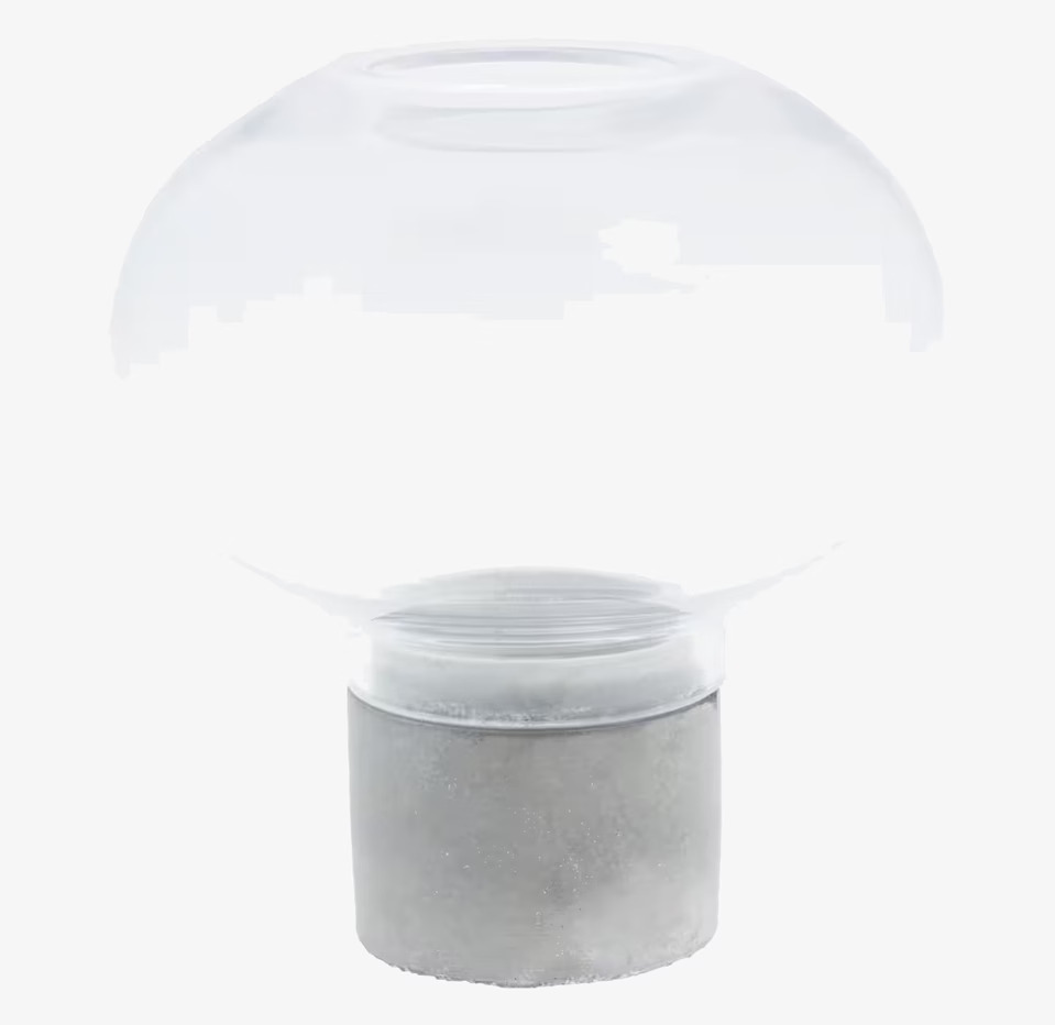 Edet Ljusstake Bullig från Storefactory med glas och betong