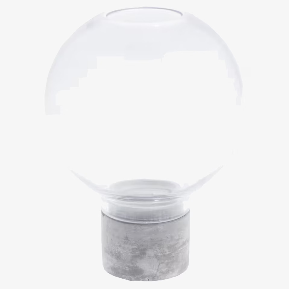 Edet Ljusstake från Storefactory med glaskupol och betongbas