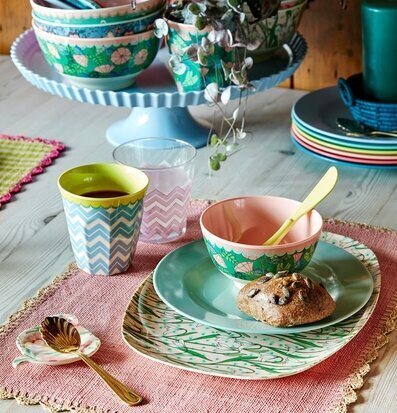 Liten Skål Bindweed Print från Rice i färgglad bordsdukning