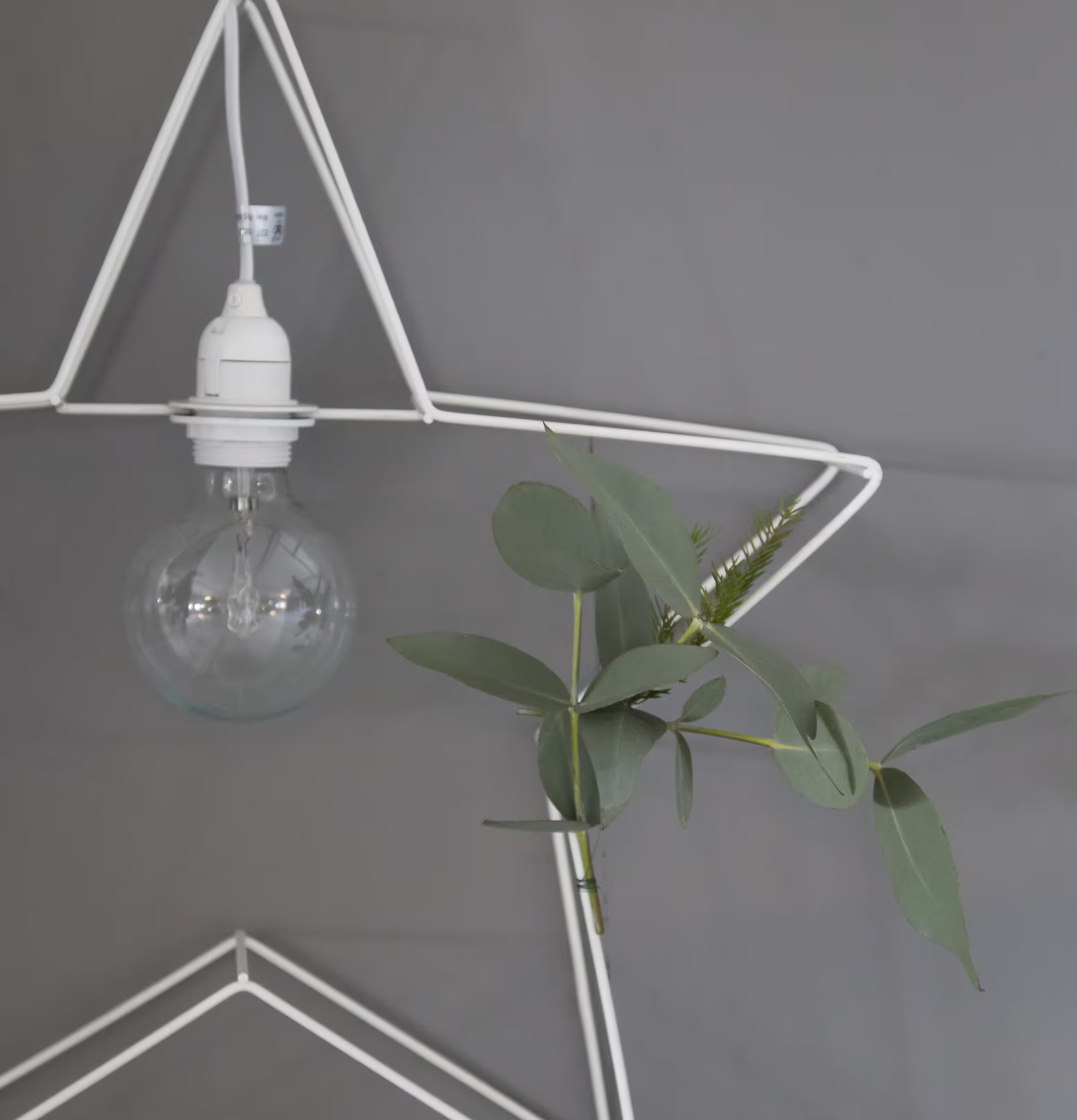 Skogaby Stjärna Stor från Storefactory, vit metalltrådslampa