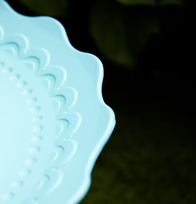 Side Table Mint från Rice med mintgrön färg och vågig kant