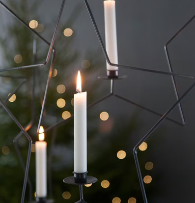 Ljustorp Stjärna Grå från Storefactory i en mörk miljö