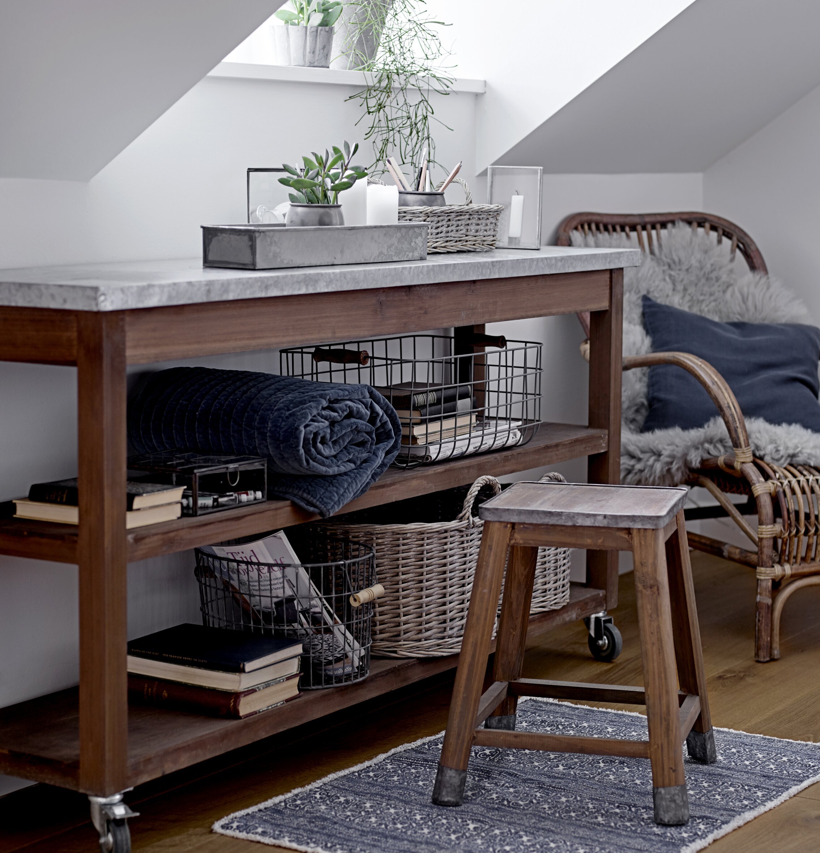 Flätad Korg Pil från IB Laursen under ett arbetsbord