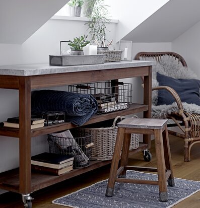 Flätad Korg Pil från IB Laursen under ett arbetsbord