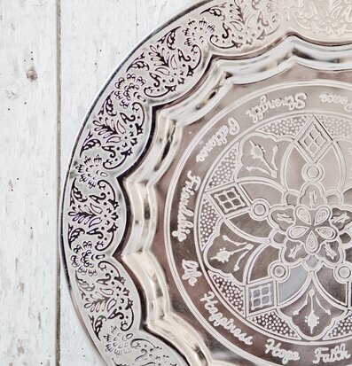 Metallfat Spirit Ø 40 cm från Majas Cottage med gravyrer