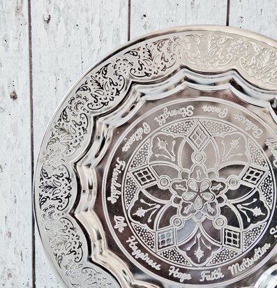 Metallfat Spirit Ø 40 cm från Majas Cottage på vit träpanel