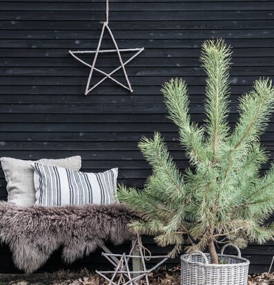 Flätad Korg Pil från IB Laursen i rustik utomhusmiljö